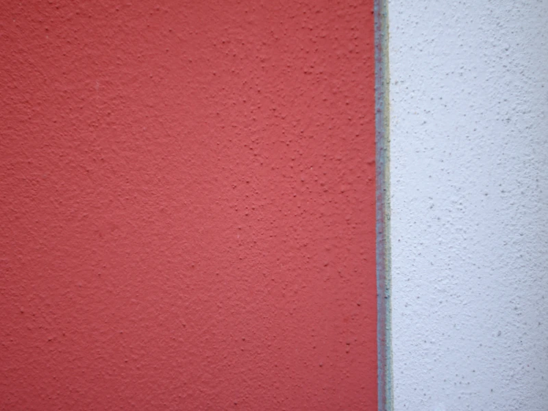 pittura-esterna-rossa-e-bianca-per-la-facciata-di-una-viletta-a-varese